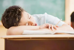 青少年睡眠不足有何危害补觉能解决吗